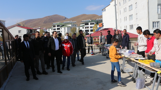 Karlıova'da Gazze yararına kermes düzenlendi