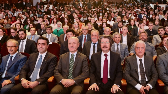 YÖK Başkanı Özvar, 9. Uluslararası Öğrenci Bilimler Kongresi'nde konuştu: