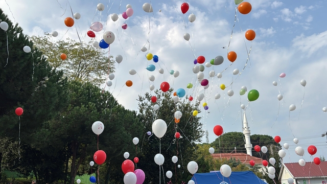 Lösemiyi yenen Mirza için yüzlece balon uçuruldu