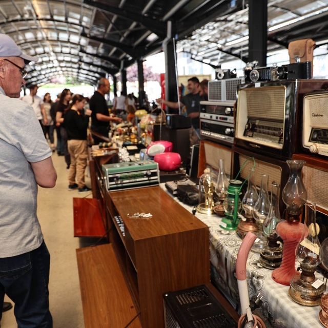 Antikacılar kendi yerinde kendi gününde