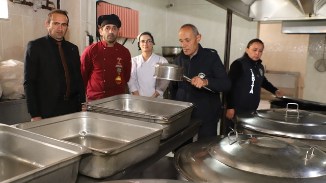 Zabıta, okul mutfaklarını mercek altına aldı