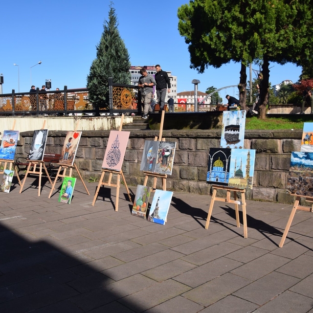 "Genç Eller Camide Renkler" sergisi açıldı
