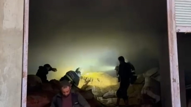 Batman'da saman ve arpa deposunda yangın