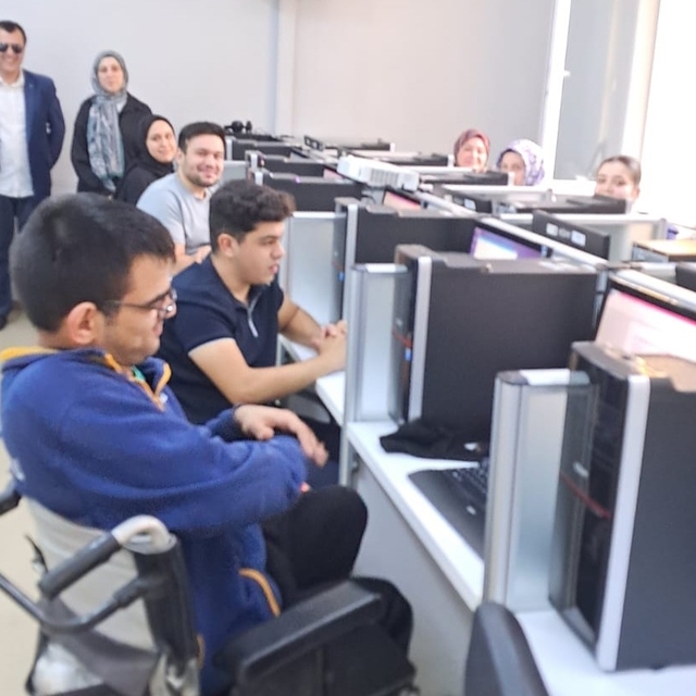 Bafra'da engellilere "Bilgisayar İşletmenliği Kursu" başladı