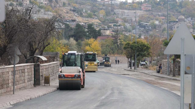 Talas Belediye Başkanı Yalçın yol yapım çalışmalarını inceledi