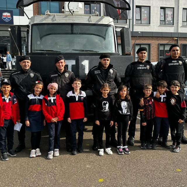 Minik kızın başkanlık vaadi protokol üyelerini harekete geçirdi