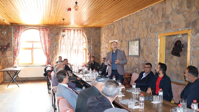 Sağlık-Sen Genel Sekreteri Baki, Hakkari'de sendika üyeleriyle buluştu