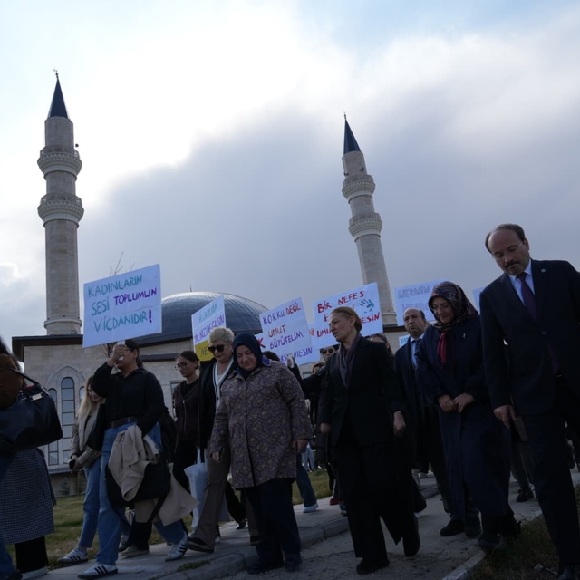 ETÜ'de, Kadına yönelik şiddete karşı farkındalık yürüyüşü
Mesai arkadaşları...