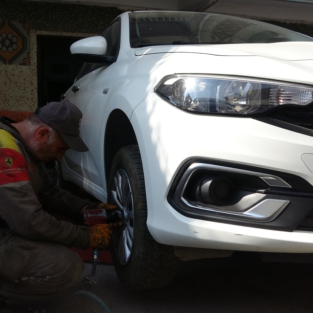 Kış lastiği zorunluluğu öncesi lastikçilerde yoğunluk
Van'da kış lastiği uy...