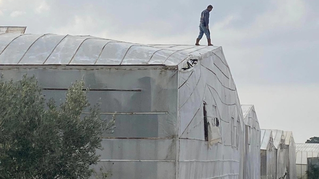 Mersin'de hortum ve fırtına seralara zarar verdi