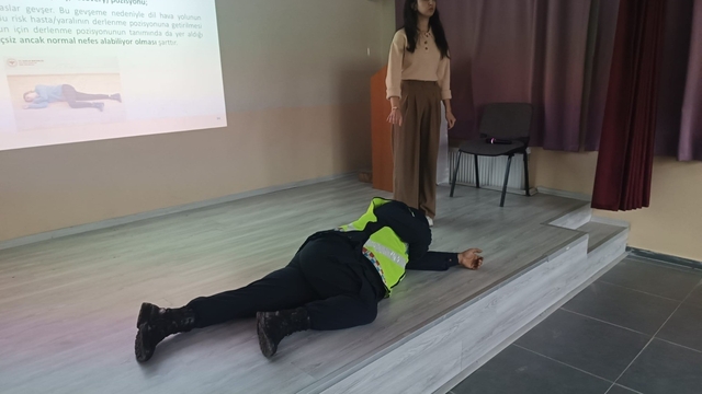 Mudurnu'da servis şoförlerine ilk yardım eğitimi verildi