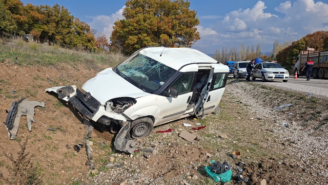 Hisarcık'ta takla atan aracın sürücüsü yaralandı