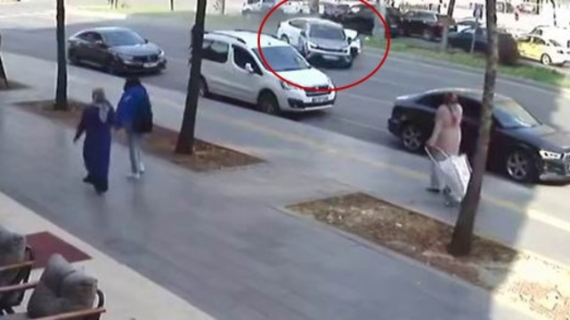 Diyarbakır'da trafik kazası güvenlik kameralarına yansıdı