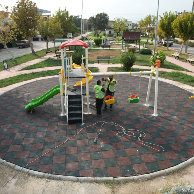 Akdeniz'in parklarında yenileme çalışmaları devam ediyor