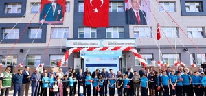 Vali Toros, Şehit Özkan Demir Ortaokulunun açılışına katıldı