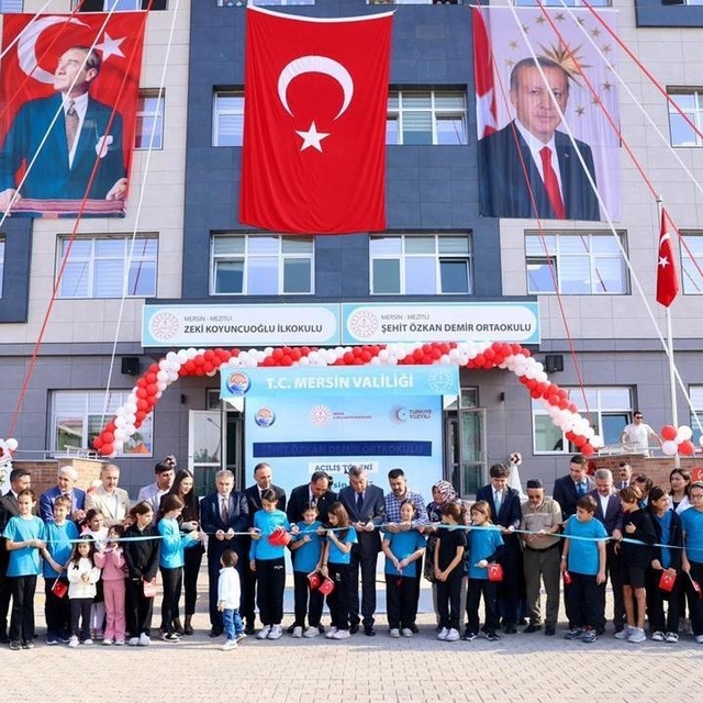 Vali Toros, Şehit Özkan Demir Ortaokulunun açılışına katıldı