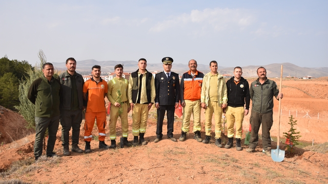 Kırşehir'de şehitler anısına 500 fidan toprakla buluştu