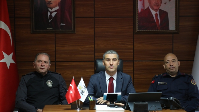 Uşak'ta hakkında kesinleşmiş hapis cezası bulunan 179 kişi yakalandı
Uşak'ta güvenlik ve asayiş bilgilendirme toplantısı gerçekleştirildi
Vali Aktaş; "Ekim ayında toplam 56 bin 970 araca denetim gerçekleştirildi."