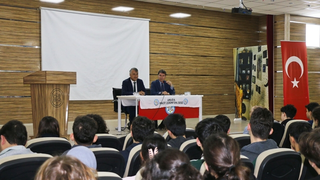 Amasya Valisi Bakan lise öğrencilerini ziyaret etti