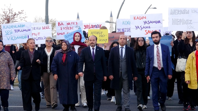Erzurum'da akademisyen ve öğrenciler, öldürülen Nermin Tirit için yürüdü