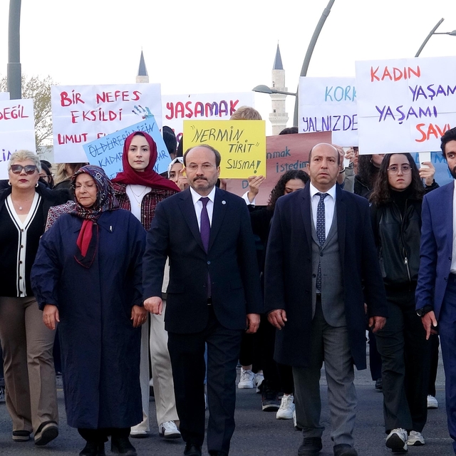 Erzurum'da akademisyen ve öğrenciler, öldürülen Nermin Tirit için yürüdü