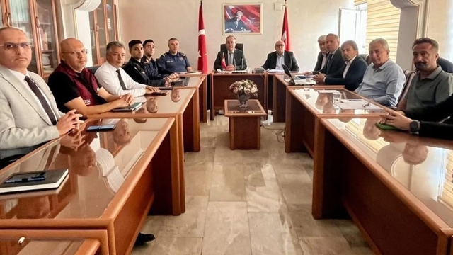 Erdemli'de sahipsiz köpeklerin tespit edilmesine yönelik toplantı düzenlendi