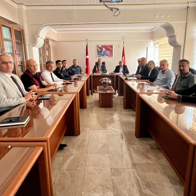 Erdemli'de sahipsiz köpeklerin tespit edilmesine yönelik toplantı düzenlend...