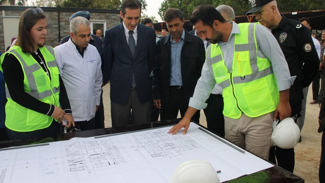 Bozyazı Kaymakamı Topsakaloğlu'ndan hastane inşaatında inceleme