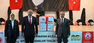 Kadirli'de okullara spor malzemeleri dağıtıldı