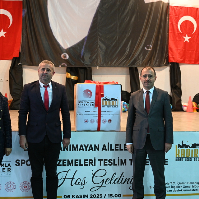 Kadirli'de okullara spor malzemeleri dağıtıldı