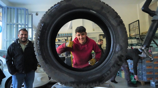 Muş'ta lastikçilerde kış lastiği yoğunluğu başladı