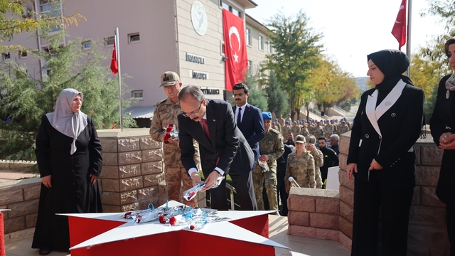 Siirt'te helikopter kazasında şehit olan 17 asker dualarla anıldı