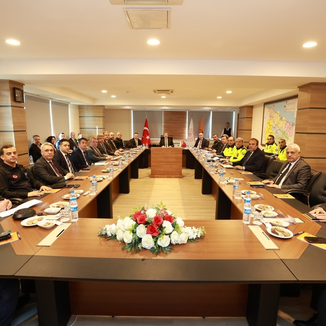 Samsun'da kışa hazırlık toplantısı
Vali Tavlı başkanlığında kış tedbirleri...