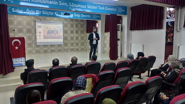 Batman'da velilere teknoloji bağımlılığı anlatıldı