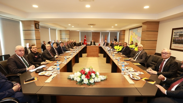 Samsun'da kışa hazırlık toplantısı
Vali Tavlı başkanlığında kış tedbirleri masaya yatırıldı