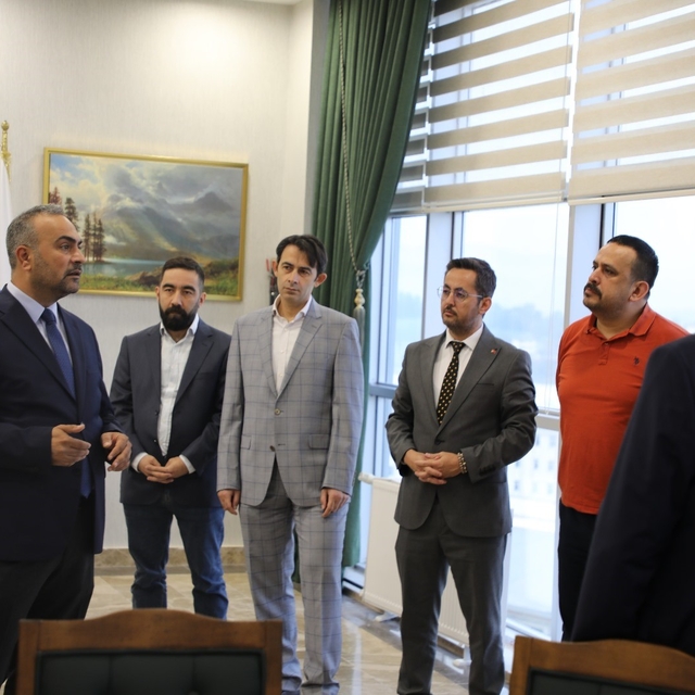 Rektör Akkaya, BARÜ'lü "Dünyanın En Etkili Bilim İnsanları" ile bir araya g...