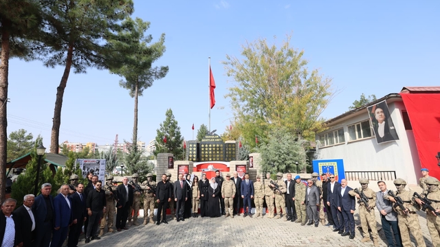 Siirt'te helikopter kazasında şehit olan 17 asker anıldı