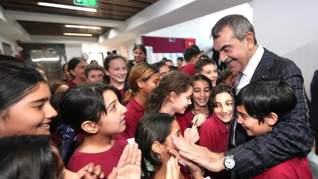 Milli Eğitim Bakanı Tekin'den Bursa ve Balıkesir'deki iki okula sürpriz ziyaret