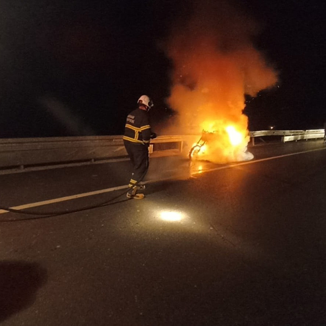Tokat'ta seyir halindeki motosiklet alev aldı