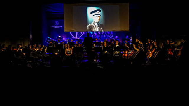 Çukurova Devlet Senfoni Orkestrası "Atatürk'ü Anma Konseri" verdi
