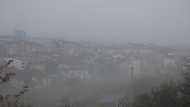 Keşan'da yoğun sis; görüş mesafesi 30 metreye düştü