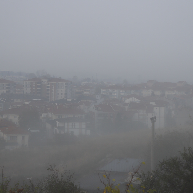 Keşan'da yoğun sis; görüş mesafesi 30 metreye düştü