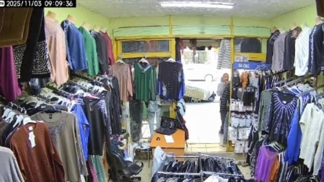 Mankenin üstündeki 1000 TL'lik montu kendi malıymış gibi gitti