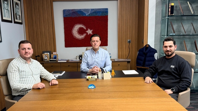 Milletvekili Hatipoğlu, görev süreleri tamamlayan ilçe başkanları ile buluştu
AK Parti Eskişehir Milletvekili Nebi Hatipoğlu:
"Bir dava, dünün alın teriyle, bugünün azmiyle ve yarına taşınan vefayla yaşar"