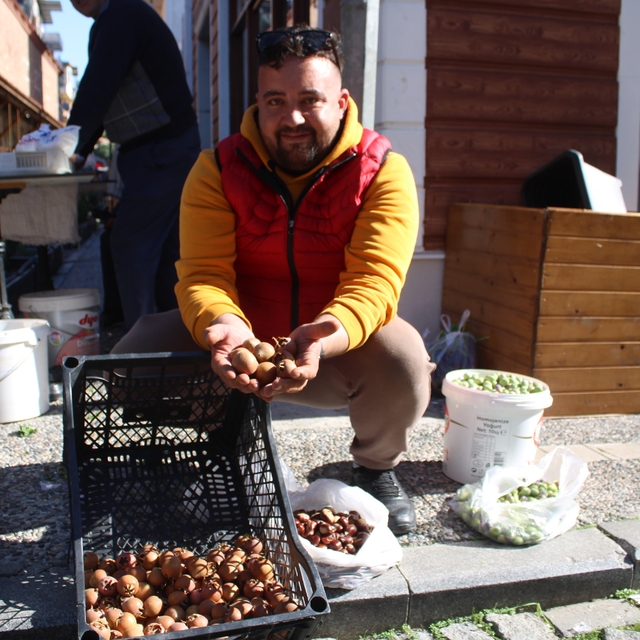 Aydın dağlarından gelen lezzet beşbıyık meyvesi tezgahlarda yerini aldı