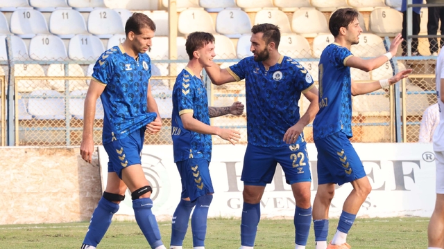 Menemen FK lidere karşı