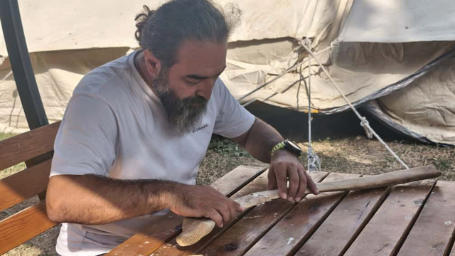 Toprak altından çıkarılan Fin balinasının iskeleti puzzle gibi birleştiriliyor