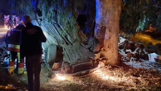 Mersin'de refüje çarparak takla atan otomobildeki 1 kişi öldü, 3 kişi yaralandı