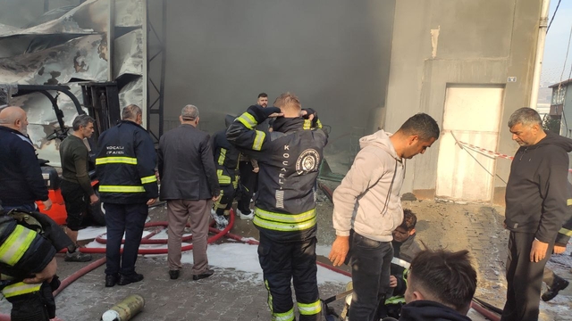 GÜNCELLEME - Kocaeli'de parfüm deposunda çıkan yangında 6 kişi hayatını kaybetti