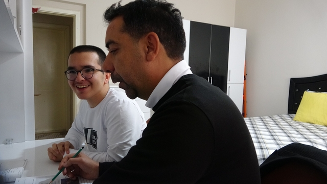 Tunceli'de 10 yıldır evde eğitimle hayata bağlanan Beran'ın azmi ilham veriyor